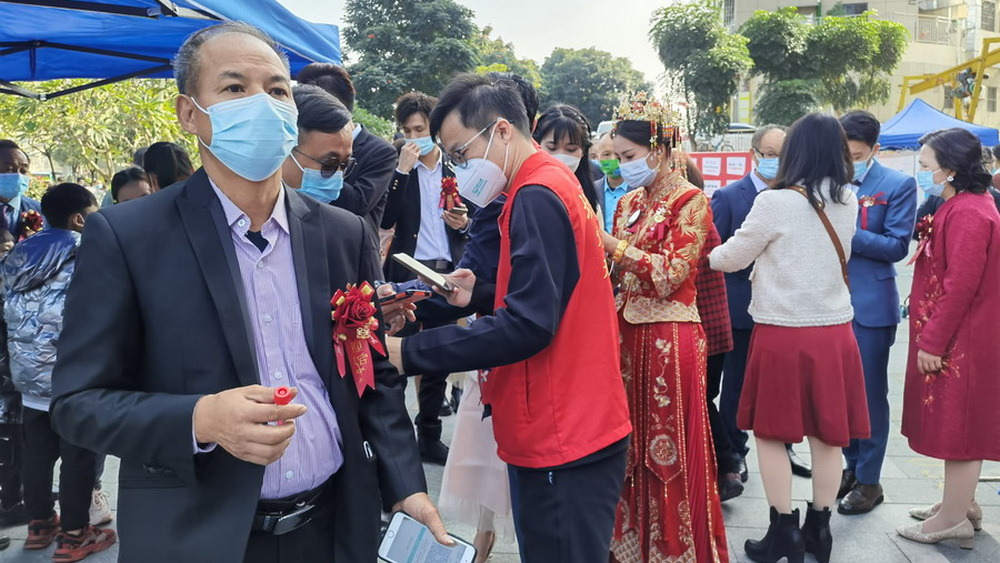 “插隊(duì)”新娘收獲全城祝福，憑啥？就憑這兩個(gè)字